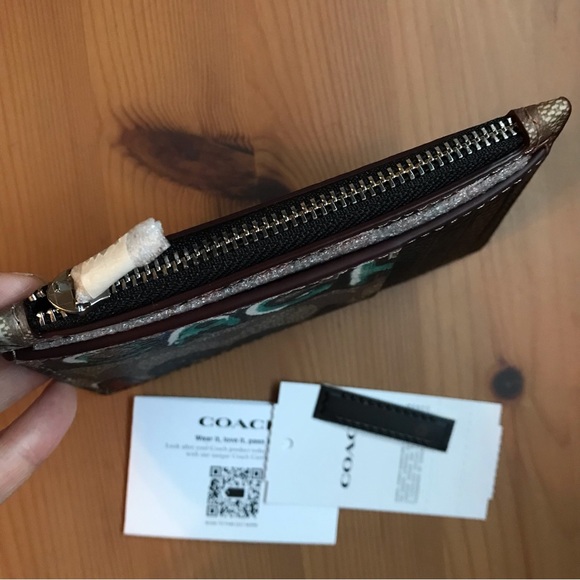 Signature coated canvas and refined pebble leather Five credit card slots Zip po - Picture 6 of 11